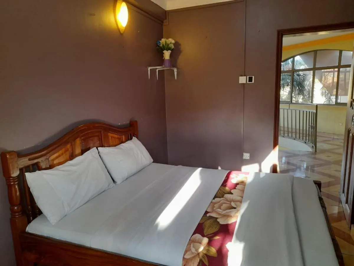 Twin Tower Gardens Hotel 坎帕拉 2*,